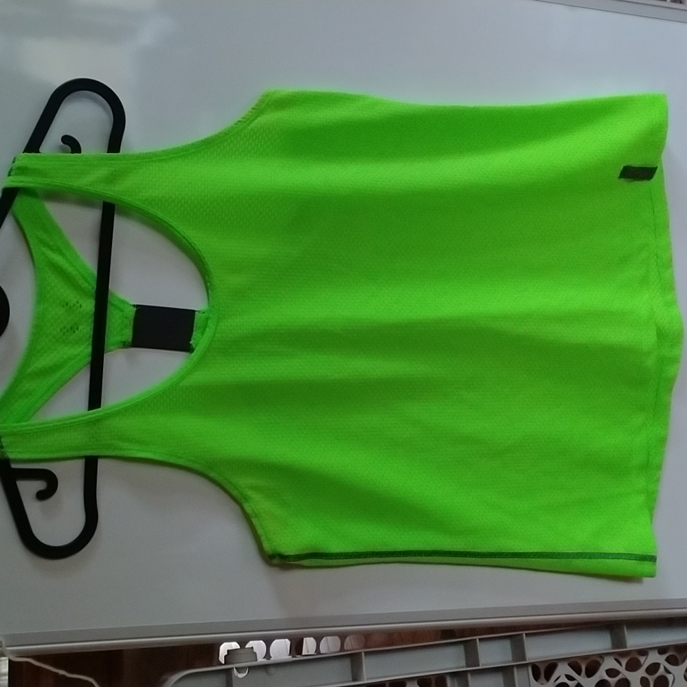 Under Armour run top